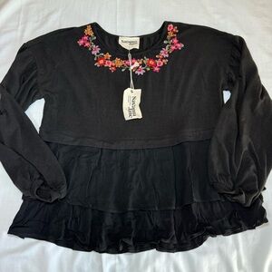 New with tags Savanna Jone Boho Peasant Embroidered Floral Black Top Large